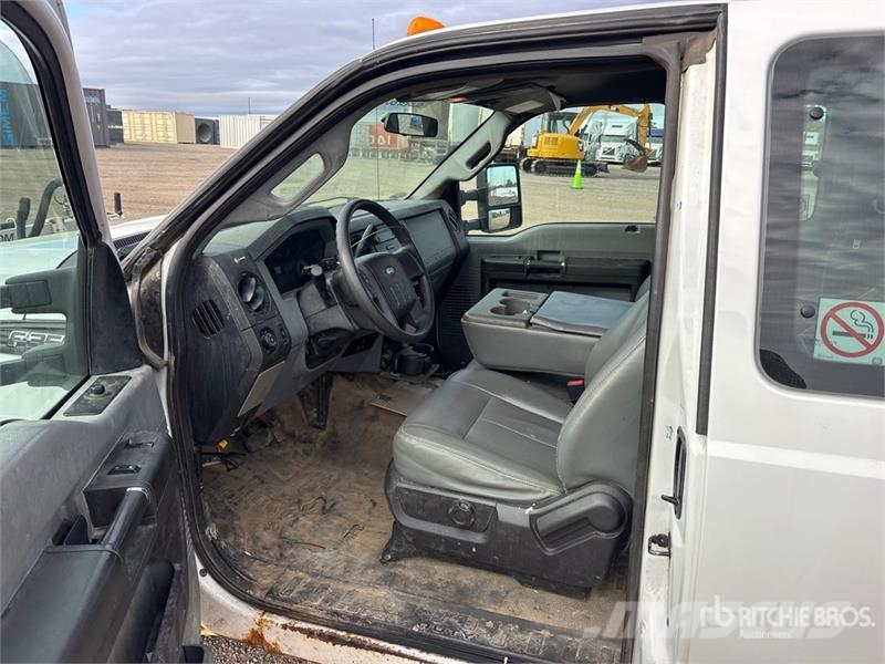 Ford F-350 XL 4x2 Extended Cab Utility Truck شاحنات خفيفة/مفصلية الجوانب