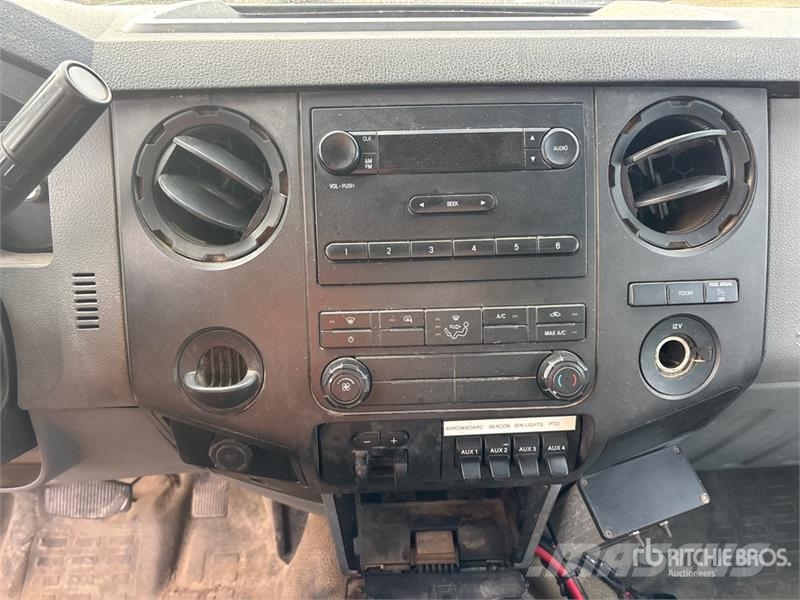 Ford F-350 XL 4x2 Extended Cab Utility Truck شاحنات خفيفة/مفصلية الجوانب