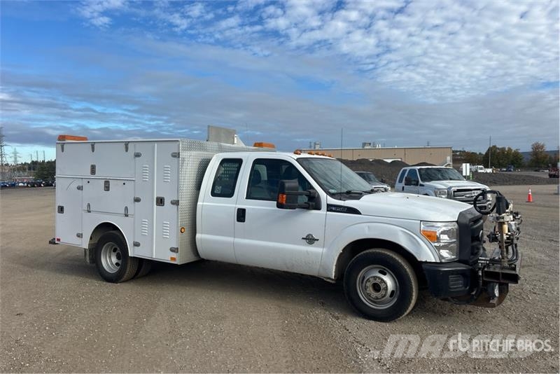 Ford F-350 XL 4x2 Extended Cab Utility Truck شاحنات خفيفة/مفصلية الجوانب
