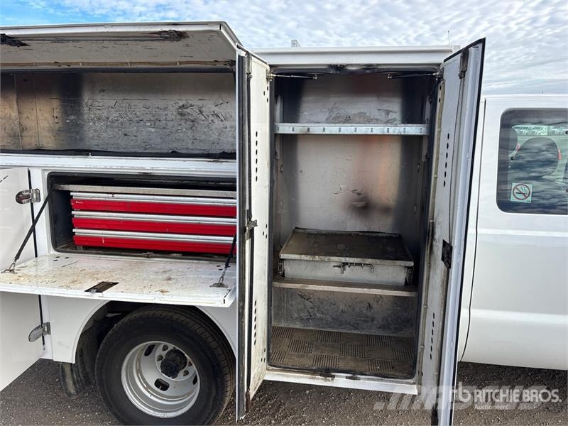 Ford F-350 XL 4x2 Extended Cab Utility Truck شاحنات خفيفة/مفصلية الجوانب