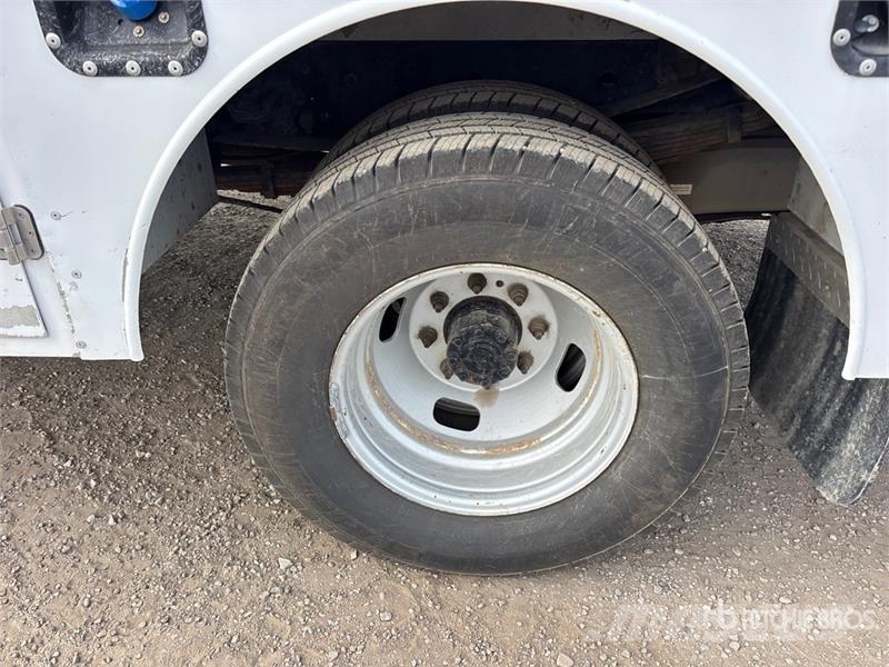 Ford F-350 XL 4x2 Extended Cab Utility Truck شاحنات خفيفة/مفصلية الجوانب