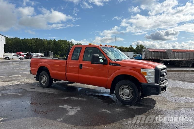 Ford F-350 XL 4x2 Extended Cab Pickup Ostalo