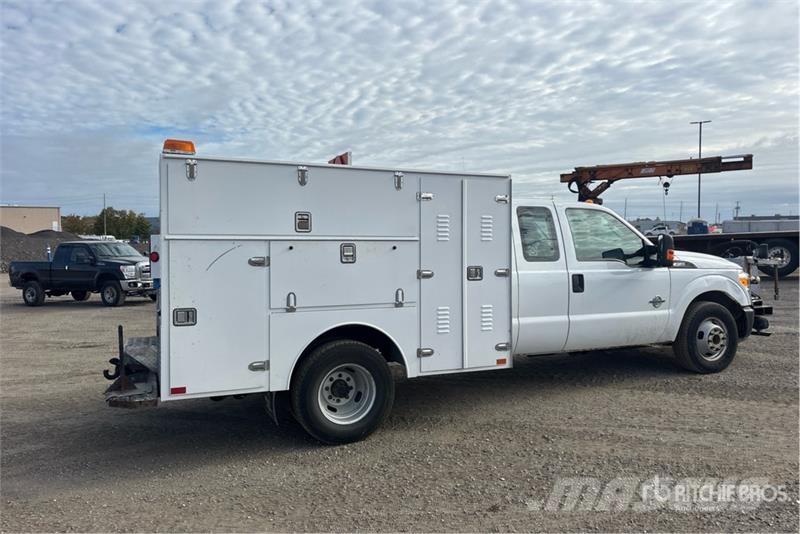Ford F-350 XL 4x2 Extended Cab Utility Truck شاحنات خفيفة/مفصلية الجوانب