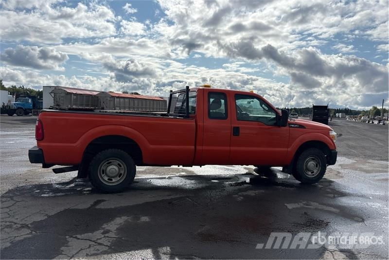 Ford F-350 XL 4x2 Extended Cab Pickup Ostalo