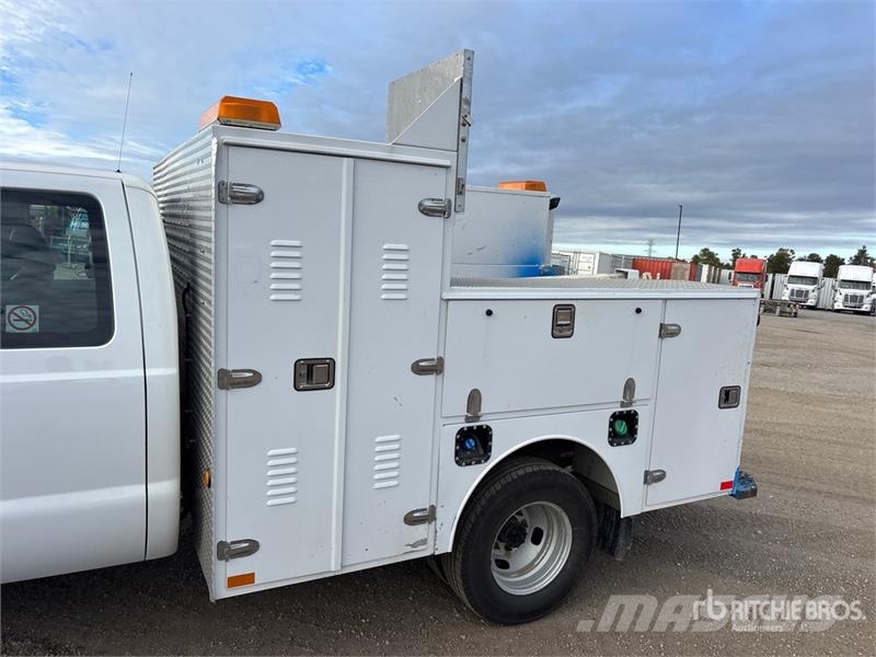 Ford F-350 XL 4x2 Extended Cab Utility Truck شاحنات خفيفة/مفصلية الجوانب