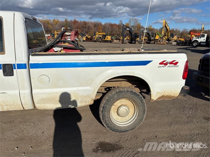 Ford F-350 XL 4x4 Crew Cab Pickup Inne