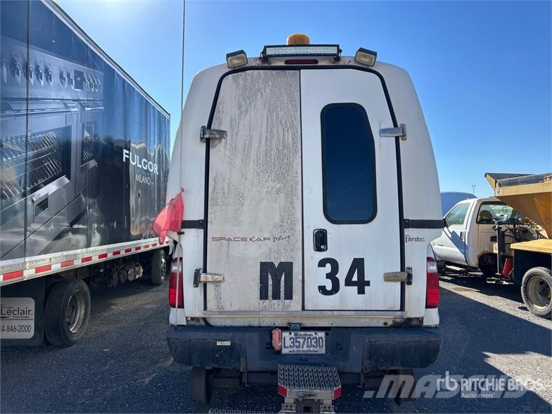 Ford F-350 XL 4x4 Crew Cab Pickup (Inoperable) Outros