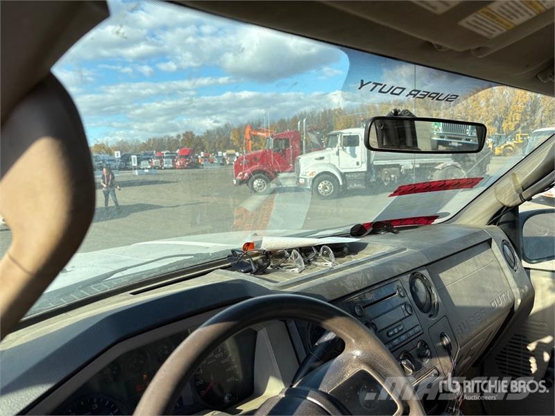 Ford F-350 XL 4x4 Crew Cab Pickup Inne