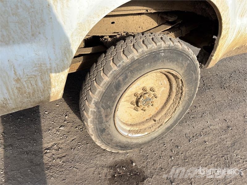 Ford F-350 XL 4x4 Crew Cab Pickup Inne