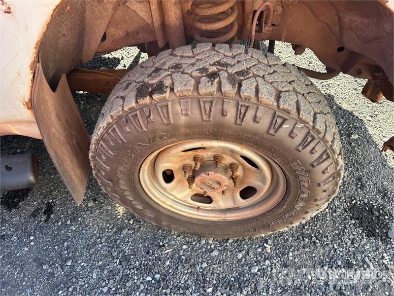 Ford F-350 XL 4x4 Crew Cab Pickup (Inoperable) Furgoni altro