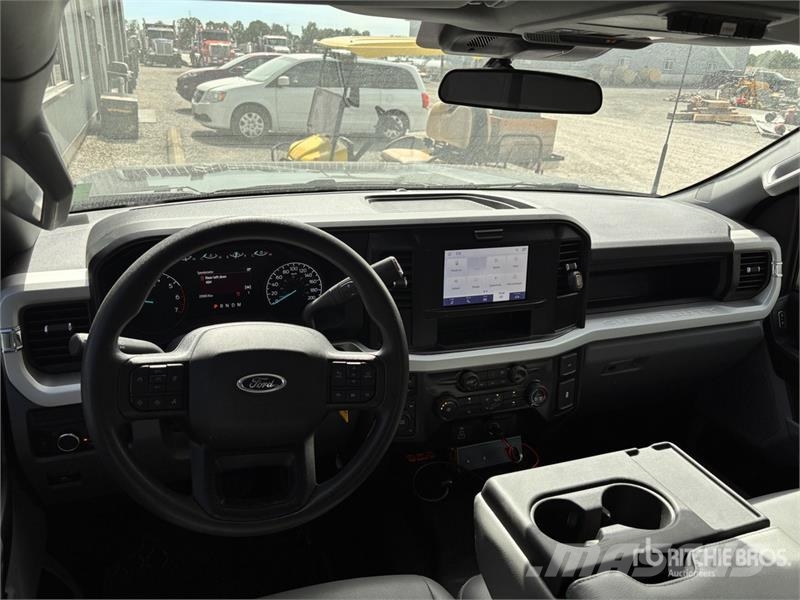 Ford F-350 XL 4x4 Crew Cab Pickup Anders