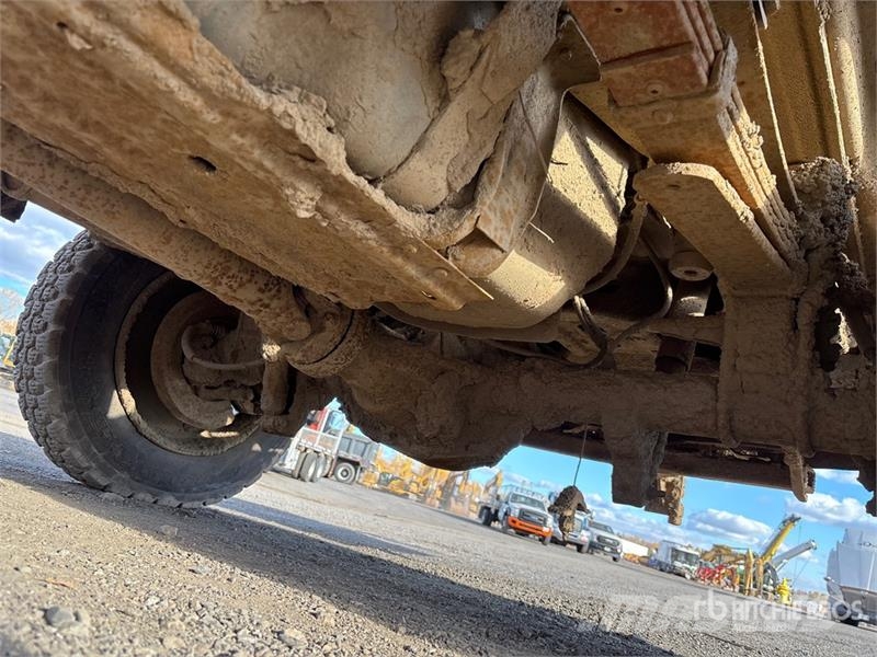 Ford F-350 XL 4x4 Crew Cab Pickup Inne