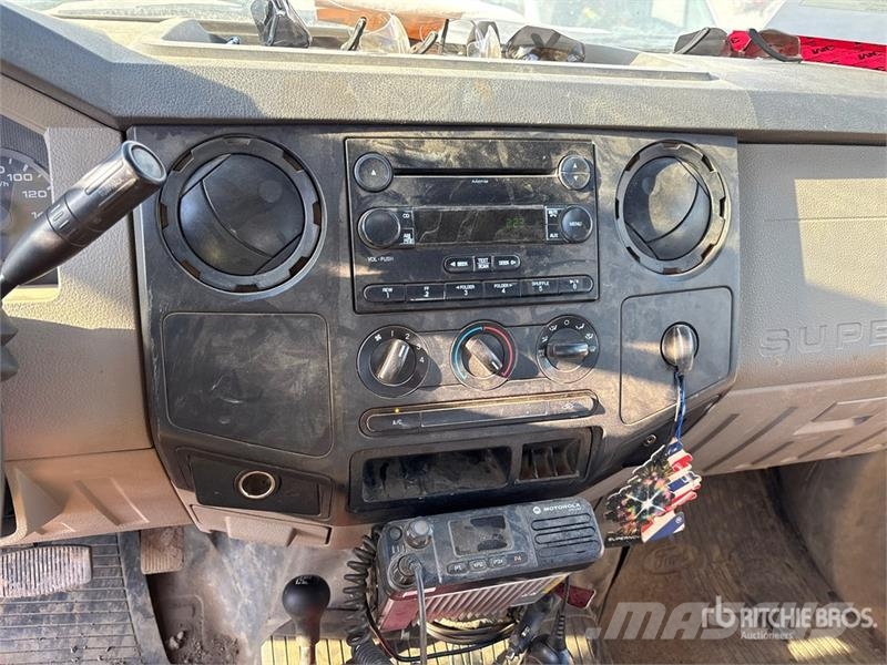 Ford F-350 XL 4x4 Crew Cab Pickup Inne