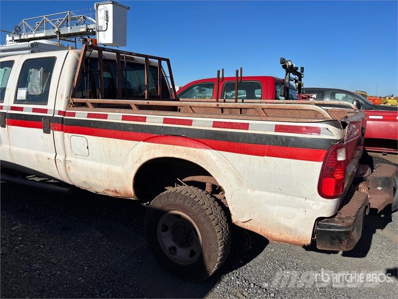 Ford F-350 XL 4x4 Crew Cab Pickup (Inoperable) Furgoni altro