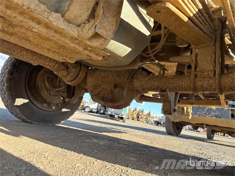 Ford F-350 XL 4x4 Crew Cab Pickup Inne