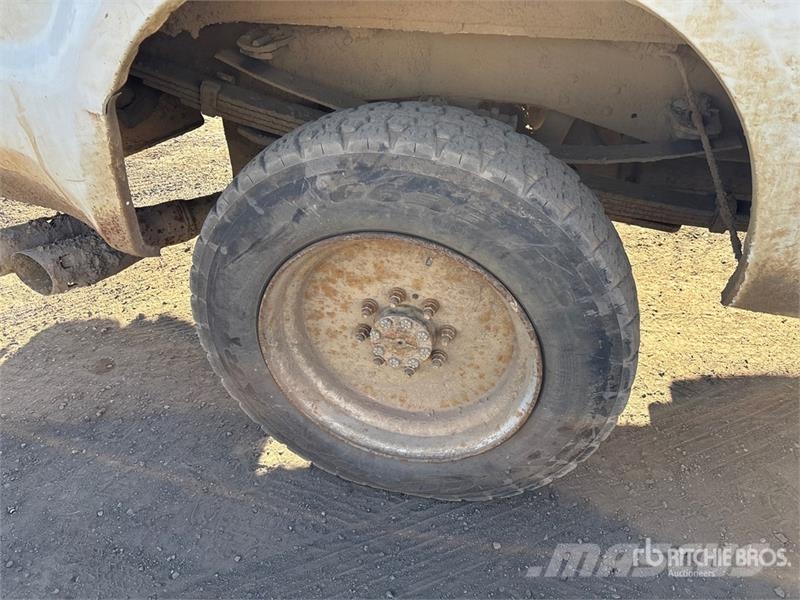 Ford F-350 XL 4x4 Crew Cab Pickup Inne