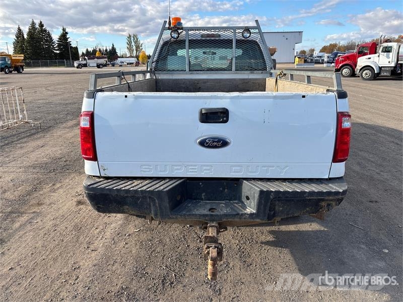 Ford F-350 XL 4x4 Crew Cab Pickup Inne