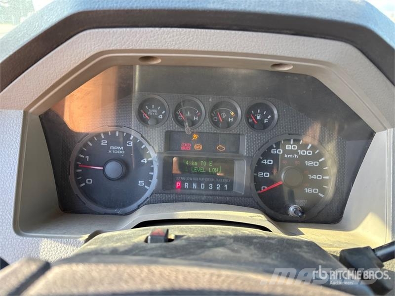 Ford F-350 XL 4x4 Crew Cab Pickup Inne