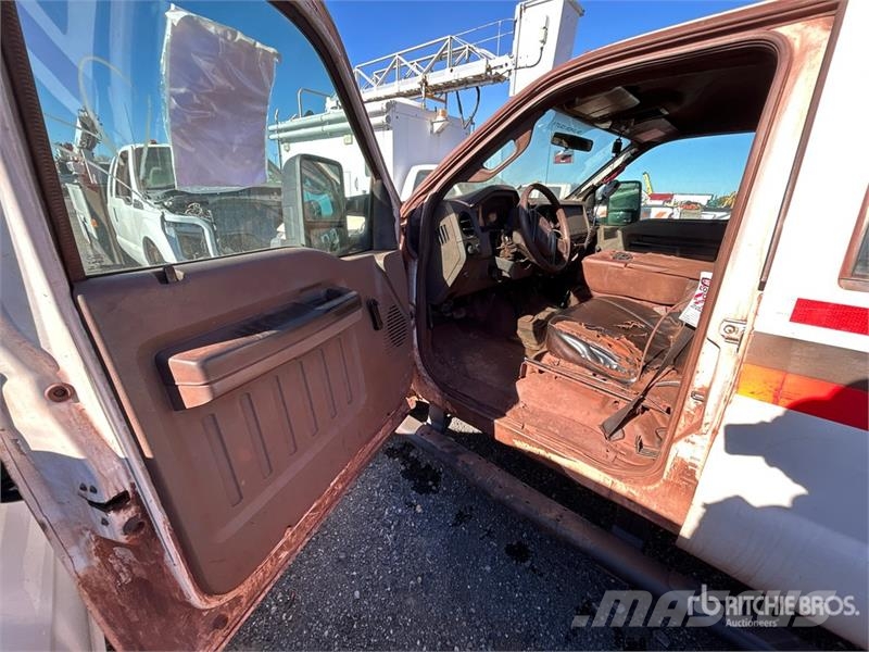 Ford F-350 XL 4x4 Crew Cab Pickup (Inoperable) Furgoni altro