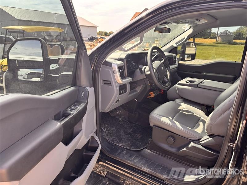 Ford F-350 XL 4x4 Crew Cab Pickup Anders