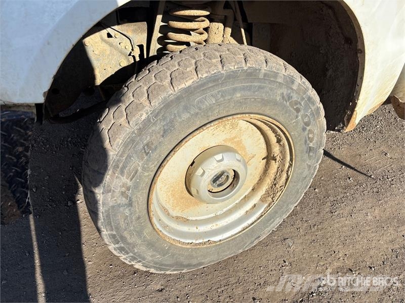 Ford F-350 XL 4x4 Crew Cab Pickup Inne