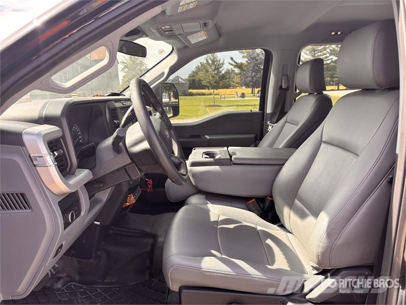 Ford F-350 XL 4x4 Crew Cab Pickup Anders