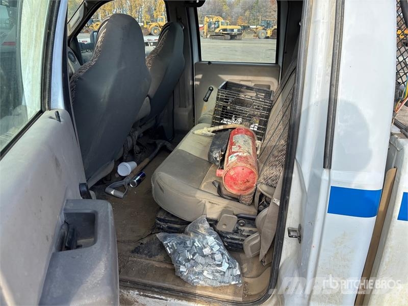 Ford F-350 XL 4x4 Crew Cab Pickup Inne