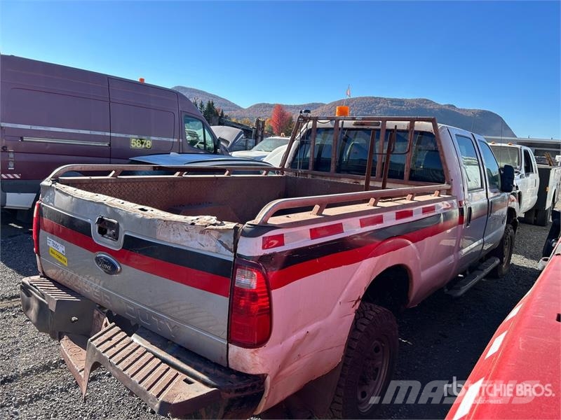 Ford F-350 XL 4x4 Crew Cab Pickup (Inoperable) Furgoni altro