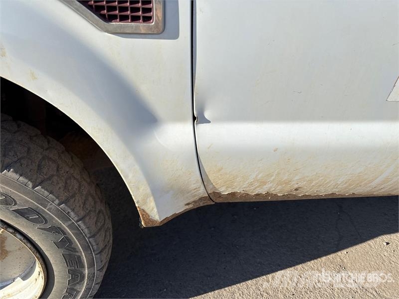 Ford F-350 XL 4x4 Crew Cab Pickup Inne