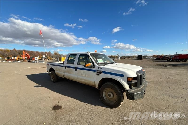 Ford F-350 XL 4x4 Crew Cab Pickup Inne