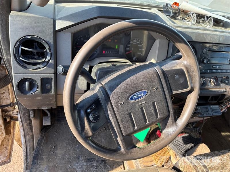 Ford F-350 XL 4x4 Crew Cab Pickup Inne