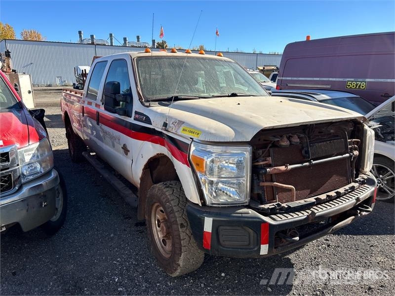Ford F-350 XL 4x4 Crew Cab Pickup (Inoperable) Furgoni altro