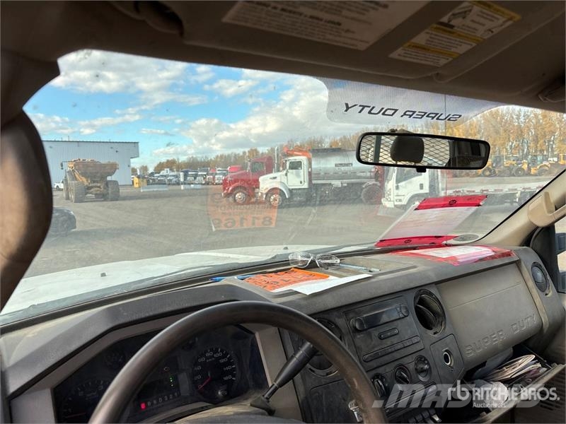Ford F-350 XL 4x4 Crew Cab Pickup Inne