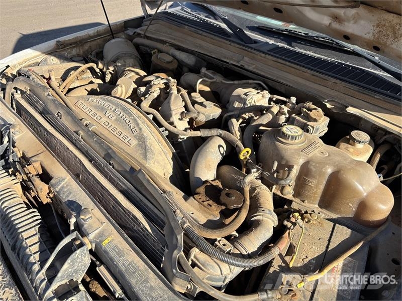 Ford F-350 XL 4x4 Crew Cab Pickup Inne