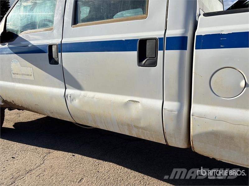 Ford F-350 XL 4x4 Crew Cab Pickup Inne