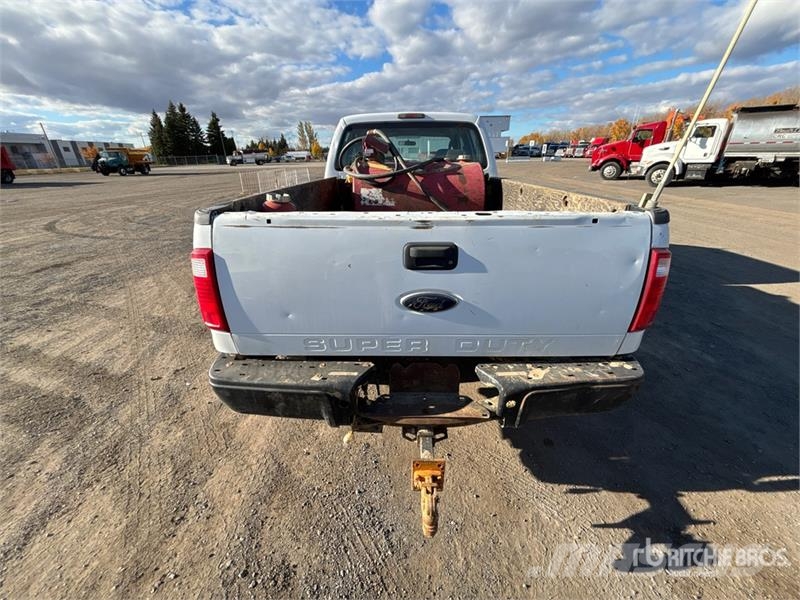 Ford F-350 XL 4x4 Crew Cab Pickup Inne