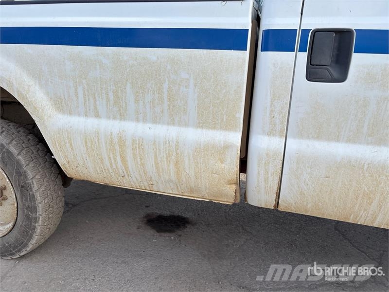 Ford F-350 XL 4x4 Crew Cab Pickup Inne
