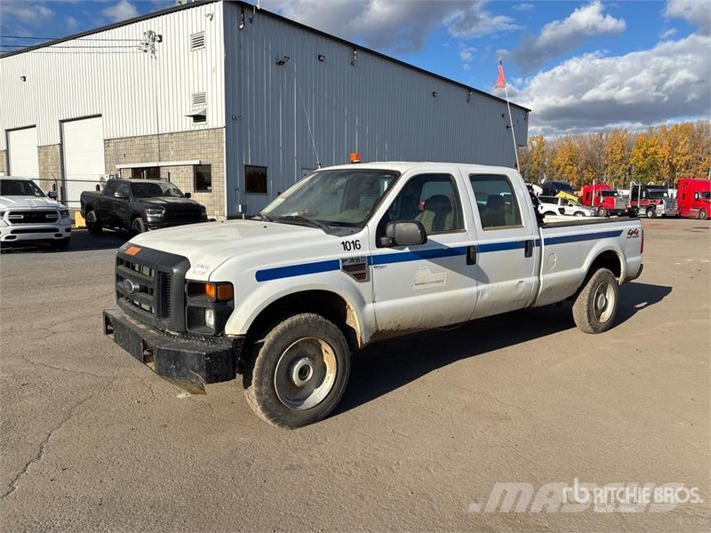 Ford F-350 XL 4x4 Crew Cab Pickup Inne