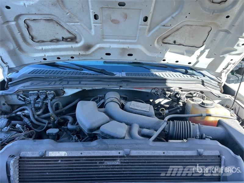 Ford F-350 XL 4x4 Crew Cab Pickup (Inoperable) Outros
