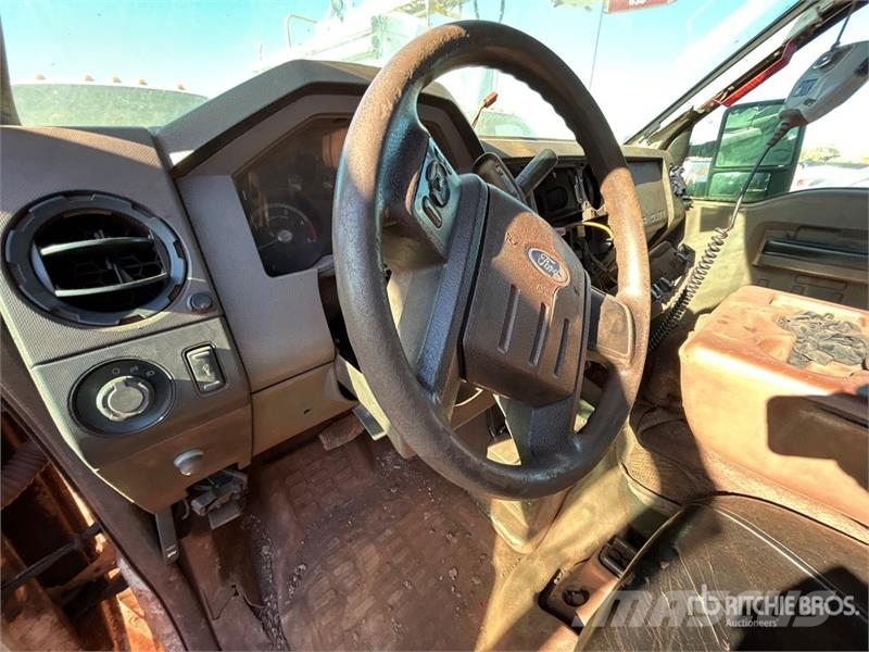 Ford F-350 XL 4x4 Crew Cab Pickup (Inoperable) Furgoni altro