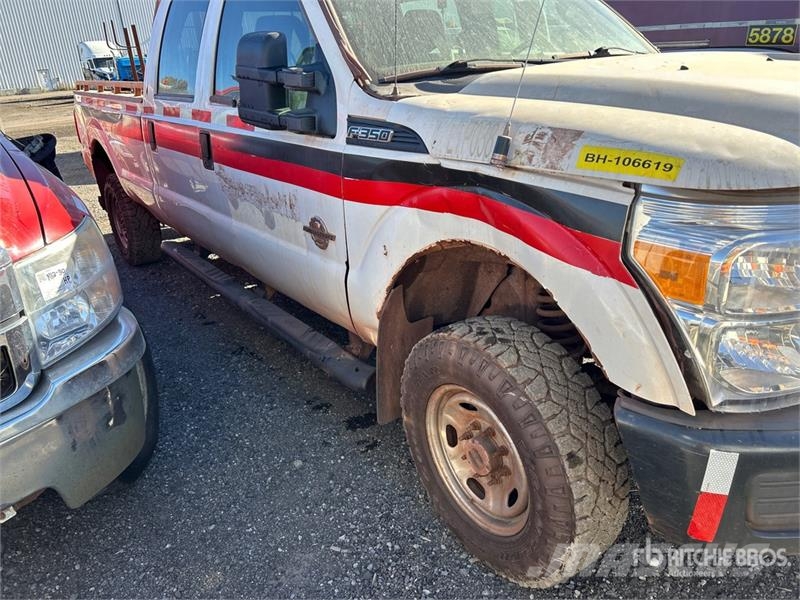 Ford F-350 XL 4x4 Crew Cab Pickup (Inoperable) Furgoni altro