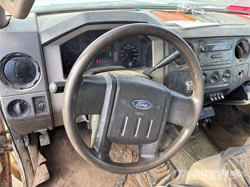 Ford F-350 XL 4x4 Crew Cab Pickup Inne