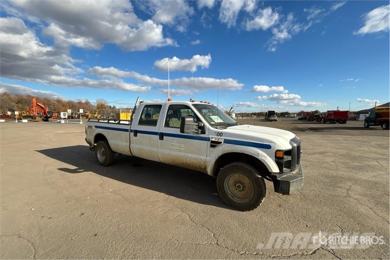 Ford F-350 XL 4x4 Crew Cab Pickup Inne