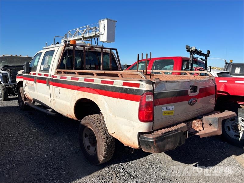 Ford F-350 XL 4x4 Crew Cab Pickup (Inoperable) Furgoni altro