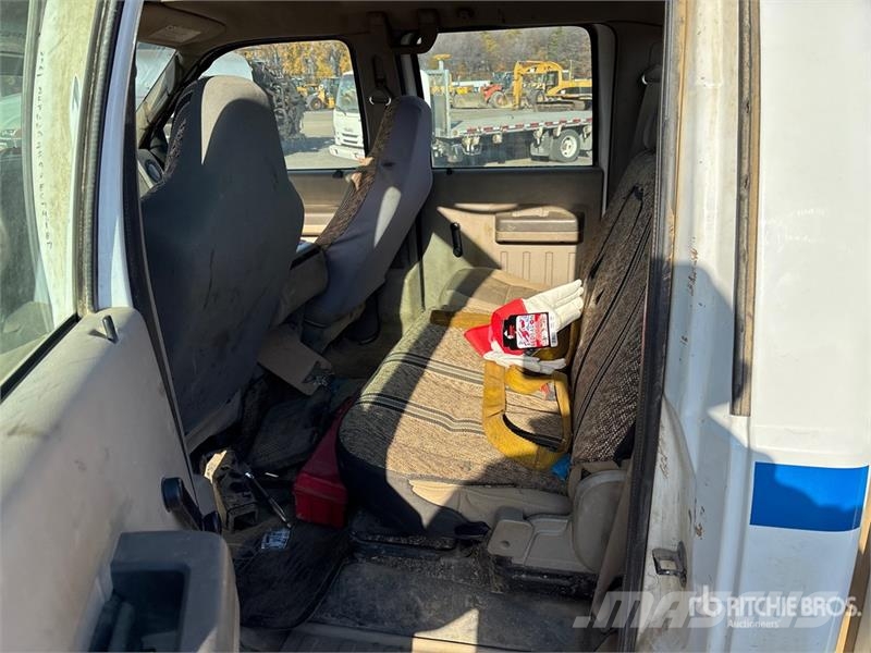 Ford F-350 XL 4x4 Crew Cab Pickup Inne