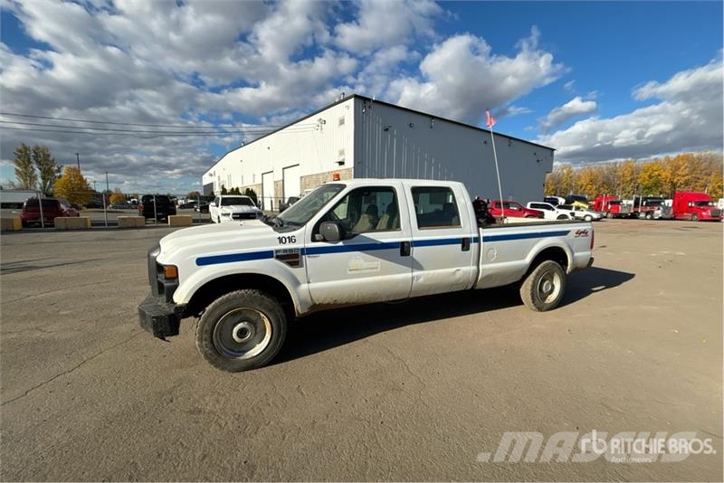 Ford F-350 XL 4x4 Crew Cab Pickup Inne