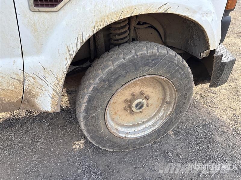 Ford F-350 XL 4x4 Crew Cab Pickup Inne
