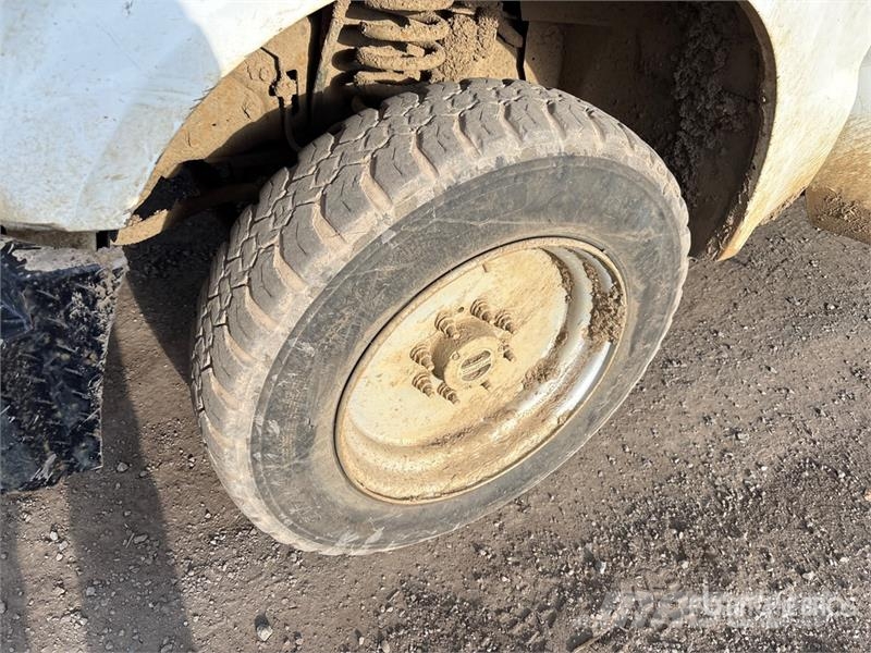 Ford F-350 XL 4x4 Crew Cab Pickup Inne