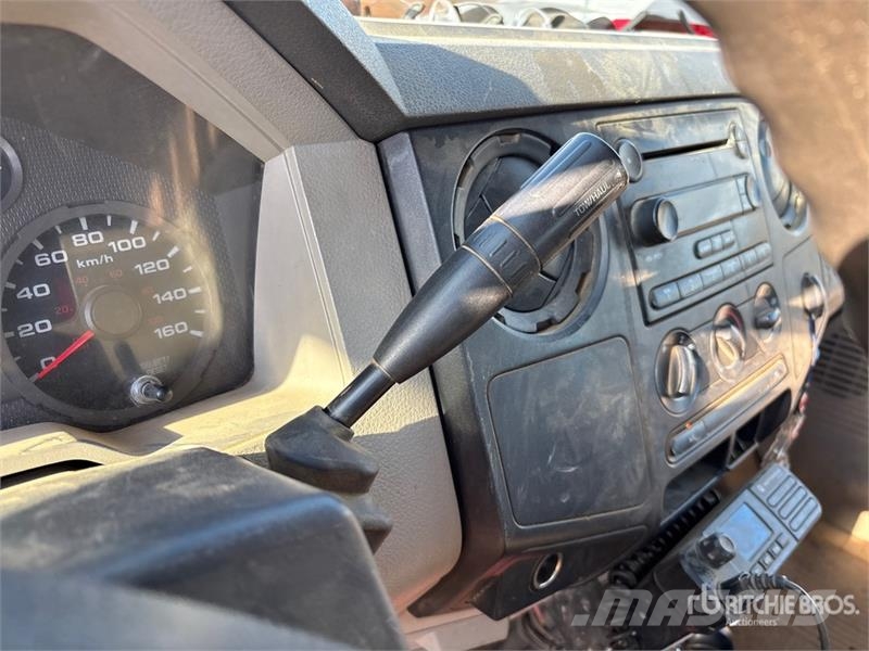 Ford F-350 XL 4x4 Crew Cab Pickup Inne