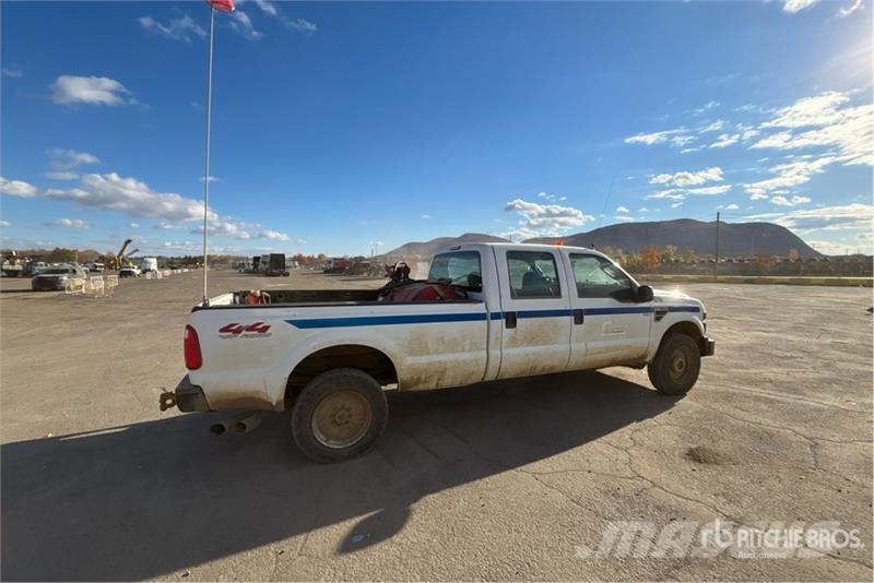 Ford F-350 XL 4x4 Crew Cab Pickup Inne